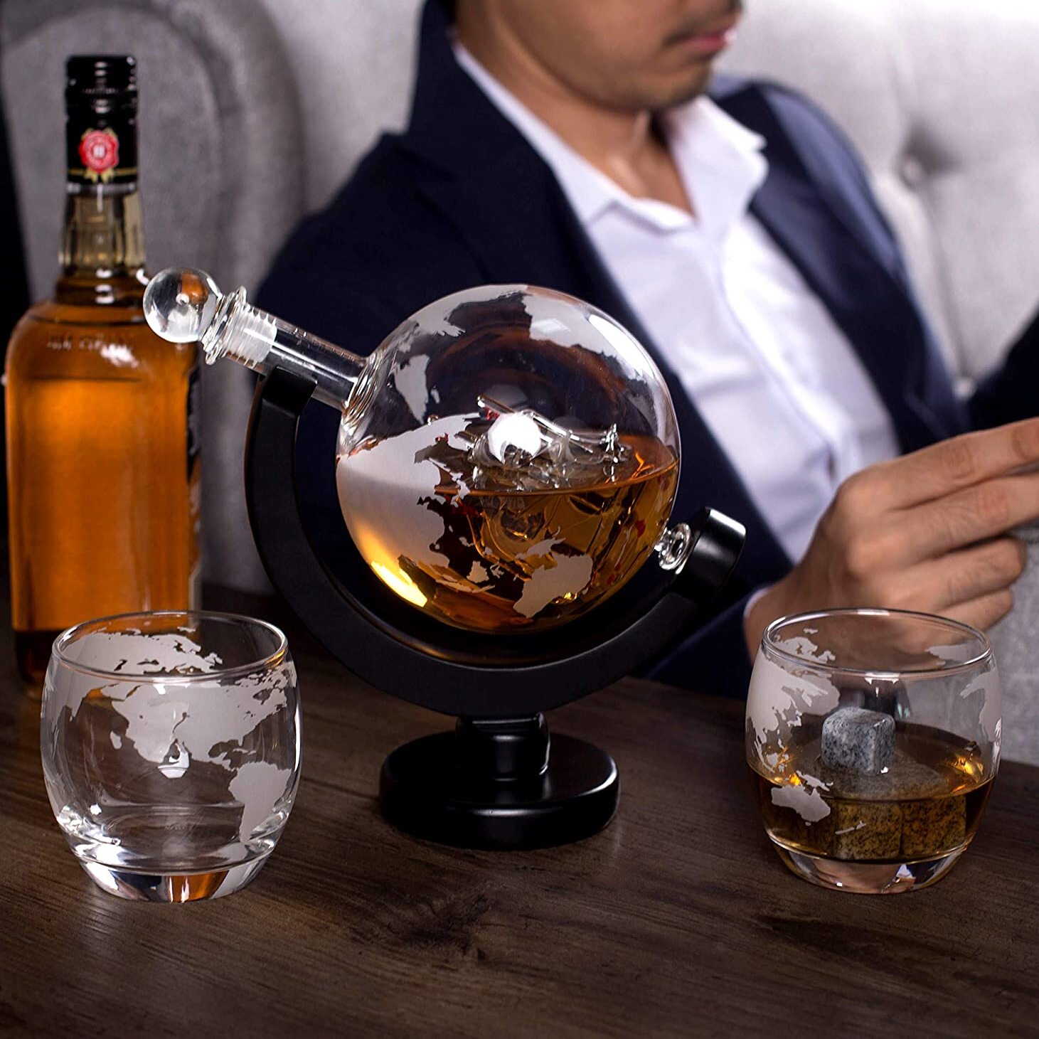 Laurea Murrano Decanter per Whisky in Vetro Caraffa a Forma di mappamondo da 850 ml 4 Set Bicchieri Whisky Incisione Personalizzata Idea Regalo per l’Uomo 